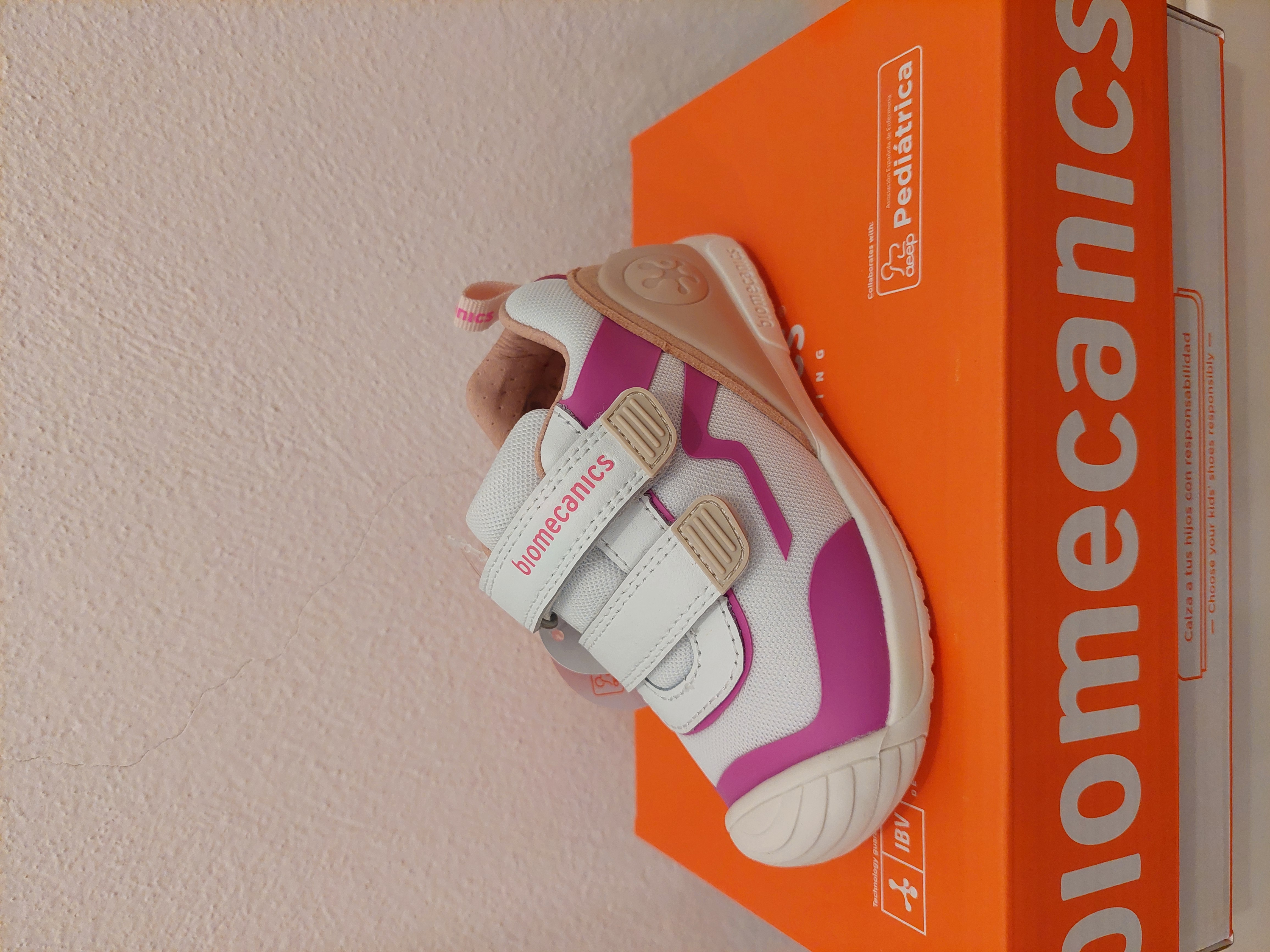 Biomecanics 242152-C blanco fucsia